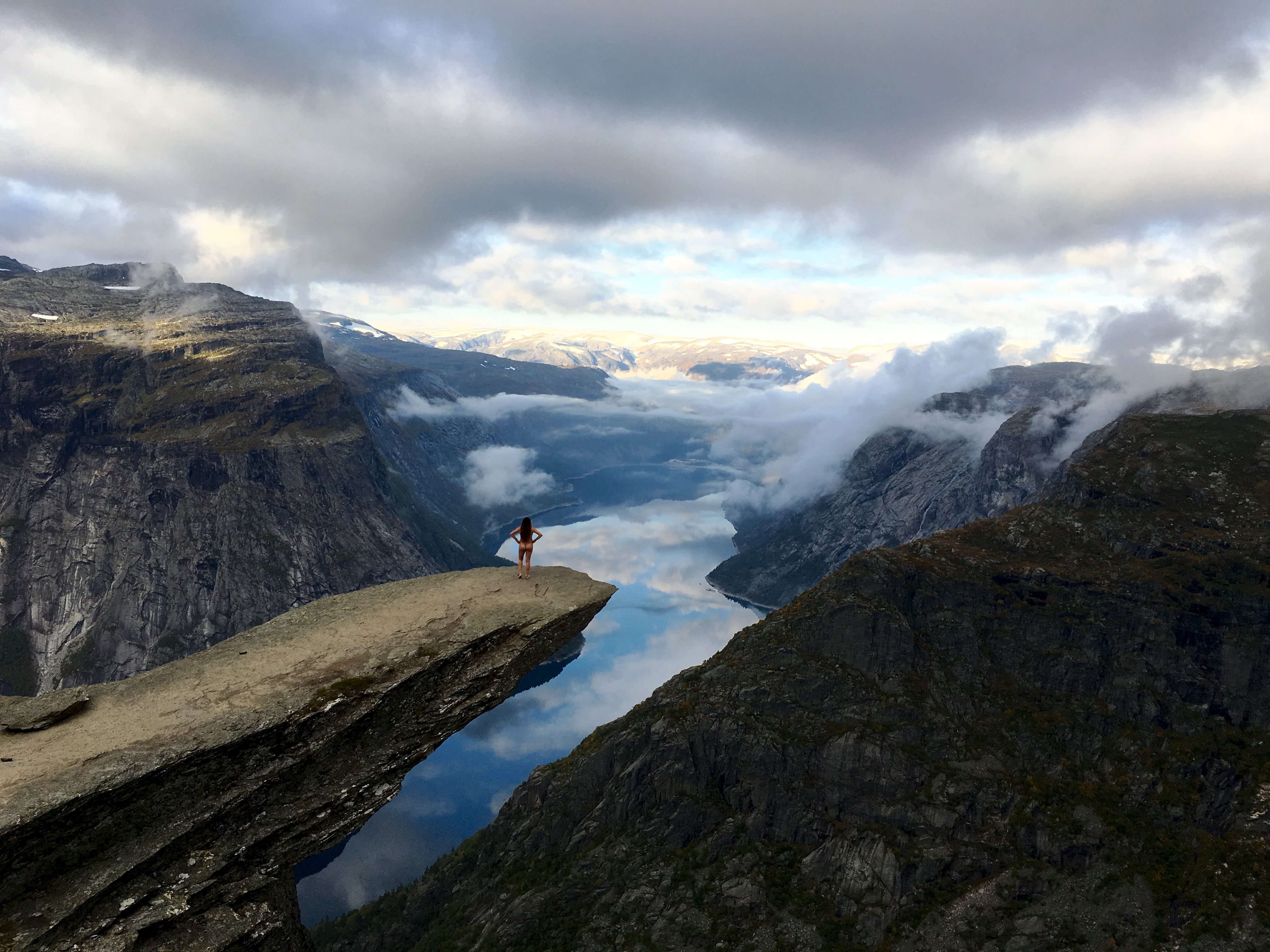 You are currently viewing Exploring the Wild: A Guide to Norway’s Iconic Trolltunga Hike